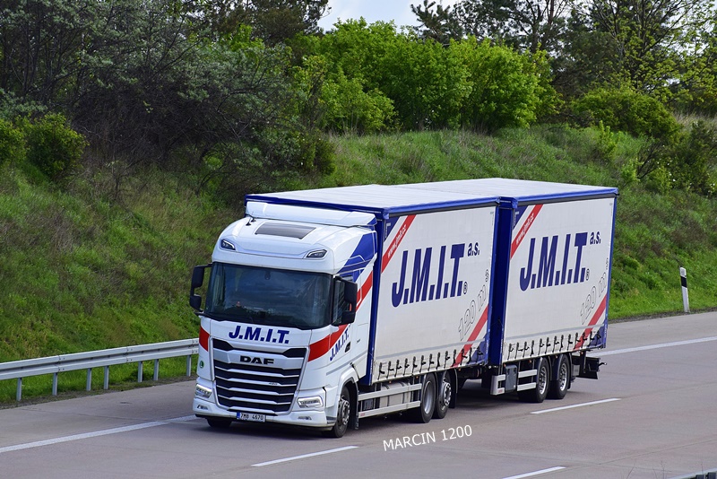 _DSC2565 J.M.I.T.-crop-DAF XG.JPG