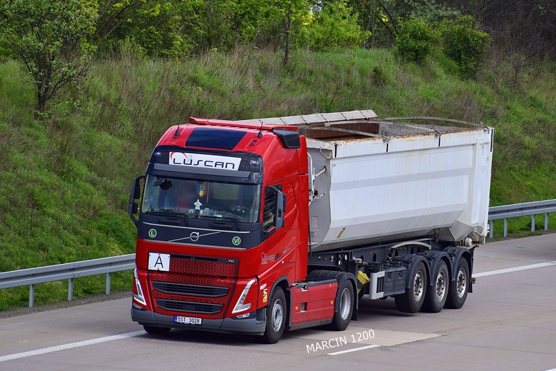 _DSC1695 LUSCAN-crop-VOLVO FH.JPG