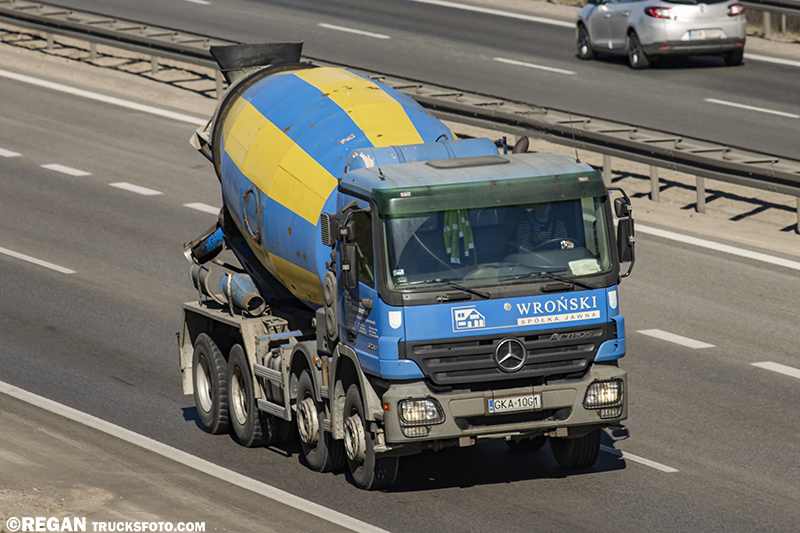 Mercedes-Benz Actros MP2 - Wroński.jpg