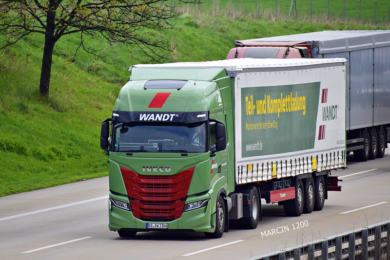 _DSC1350 WANDT-crop-IVECO S-WAY-KRONE.JPG