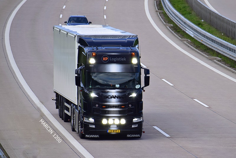 _DSC2656 KP LOGISTIEK-crop-SCANIA R530 V8.JPG