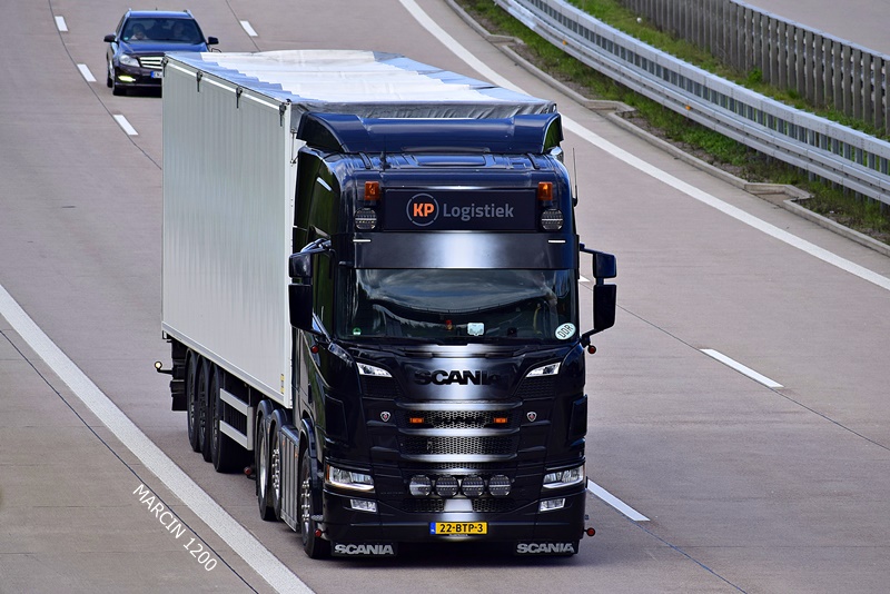 _DSC2657 KP LOGISTIEK-crop-SCANIA R530 V8.JPG