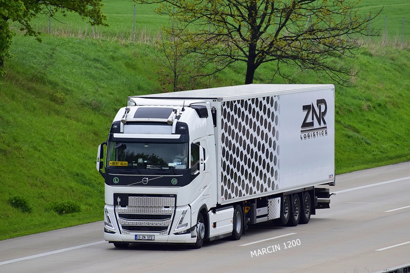 _DSC1255 ZRN-crop-VOLVO FH V.JPG