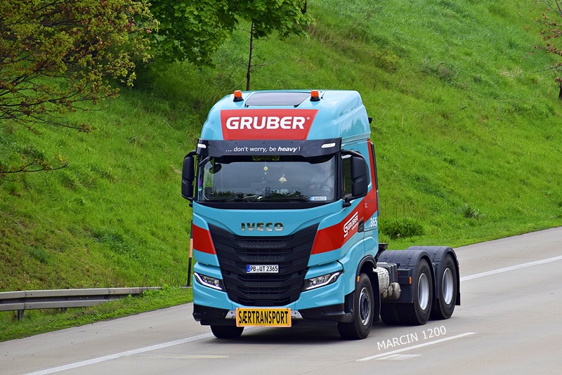 _DSC1278 GRUBER-crop-Iveco S-Way.JPG
