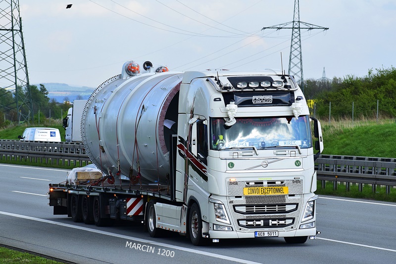 _DSC2246 NOVAS TRANS CZ-crop-VOLVO FH IV.JPG