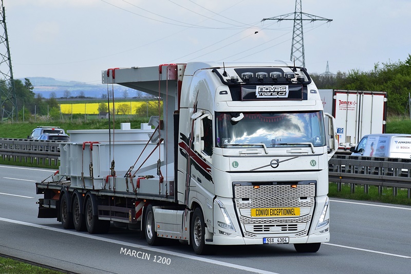 _DSC2245 NOVAS TRANS CZ-crop-VOLVO FH V.JPG