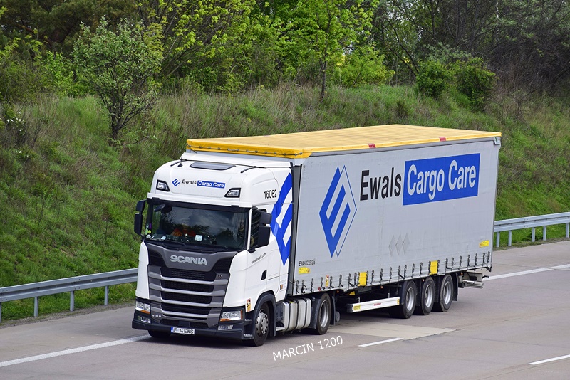 _DSC1696 EWALS CARGO CARE-crop-SCANIA S410 NG.JPG