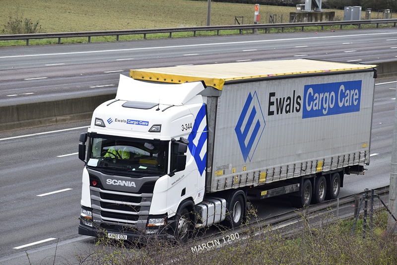 _DSC0371-crop-Ewals Cargo Care-SCANIA R410 NG.JPG