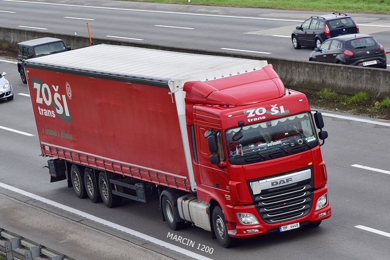 _DSC3197-crop-ZoŠi Trans-DAF XF 106.JPG
