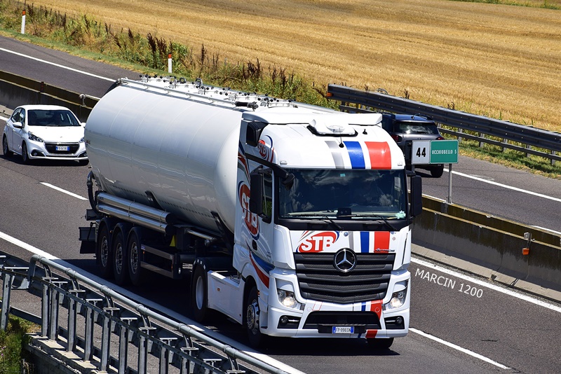 _DSC6222-crop-STB-Mercedes-Benz Actros 4.JPG