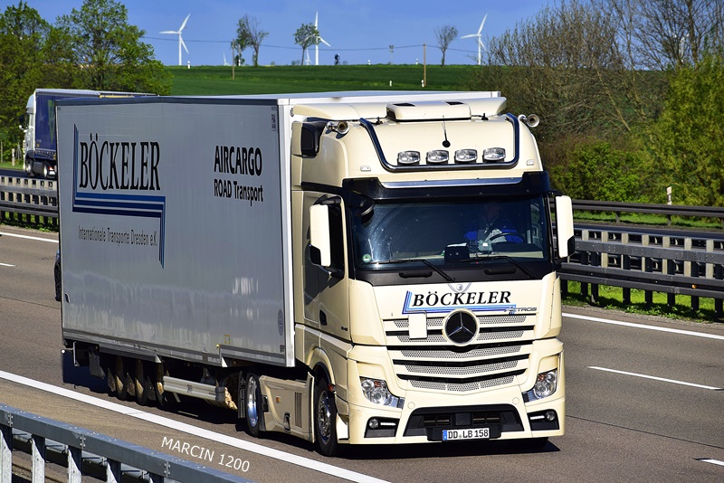 _DSC2442 BOCKELER-crop-Mercedes-Benz Actros MP4.JPG