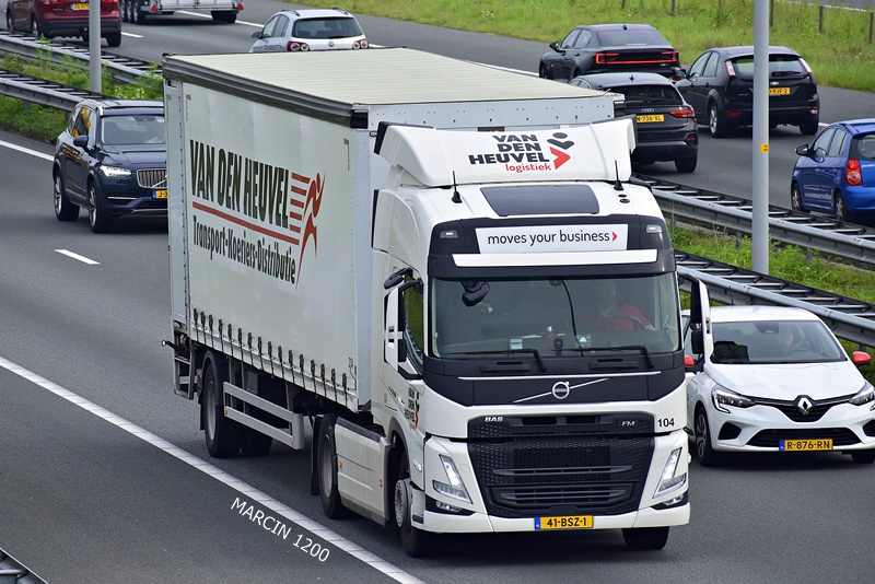 _DSC3323-crop-Van den Heuvel-VOLVO FM V.JPG