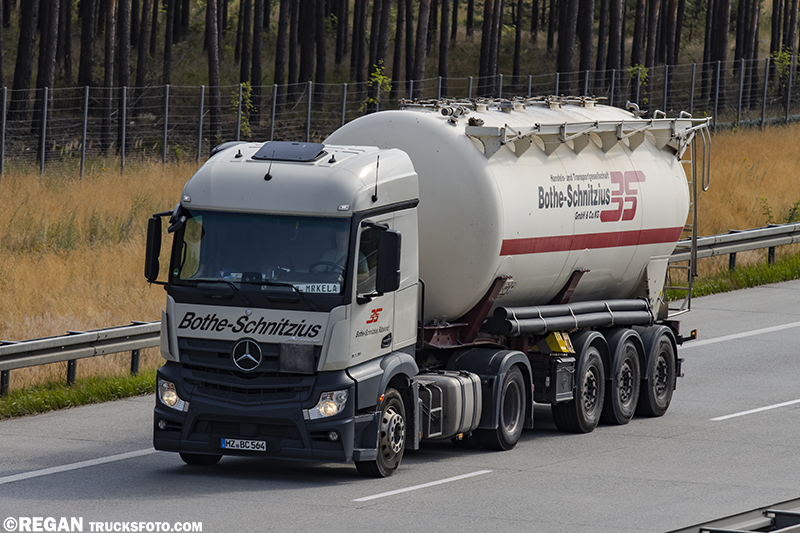 Mercedes-Benz Actros MP4 - Bothe-Schnitzius.jpg