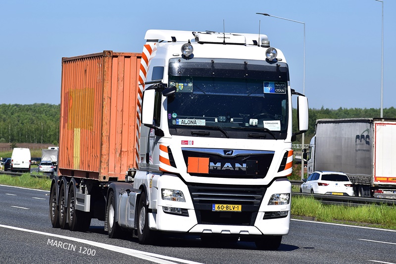 _DSC3165-crop-ANTONISEN-MAN TGX EUR6 II.JPG