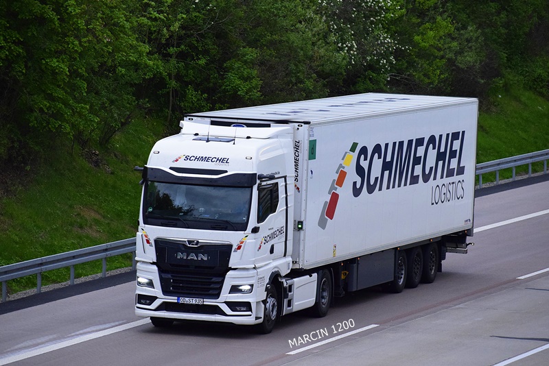 _DSC2342 SCHMECHEL-crop-MAN TGX II.JPG