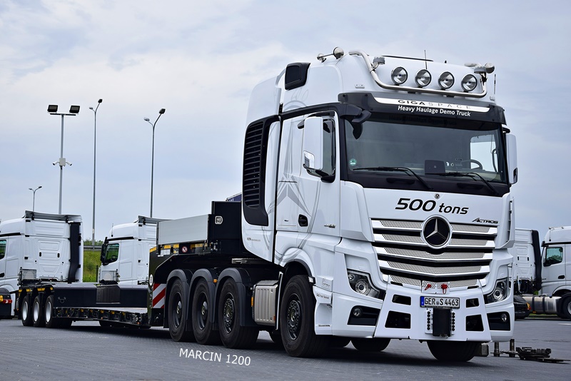 _DSC3420-crop-Mercedes-Benz Actros 4463 MP5 GigaSpace.JPG