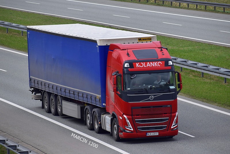 _DSC0305-crop-KOLANKO-VOLVO FH V.JPG