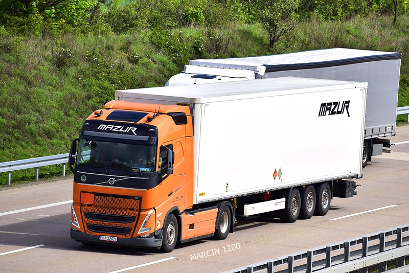 _DSC1526 MAZUR-crop-VOLVO FH V.JPG
