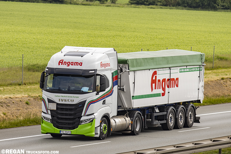 Iveco S-Way - Angama.jpg