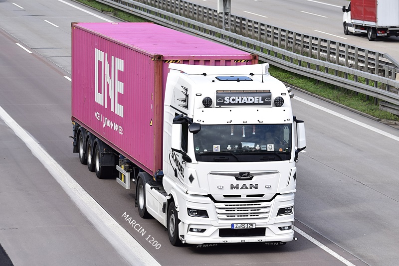 _DSC1406 SCHADEL-crop-MAN TGX II.JPG