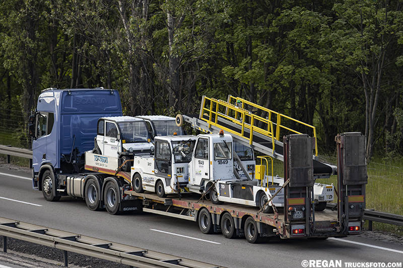 Scania Top Trans pojazdy lotniskowe.jpg