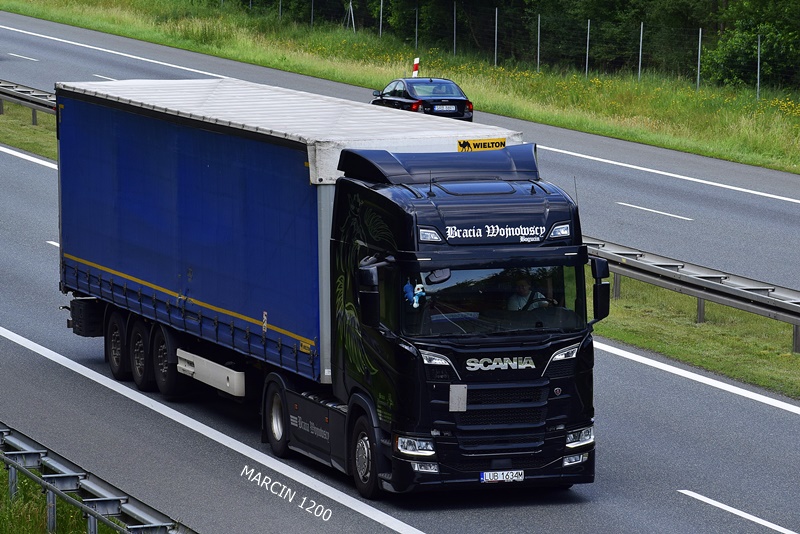 _DSC3666-crop-Bracia Wojnowscy-SCANIA R NG.JPG