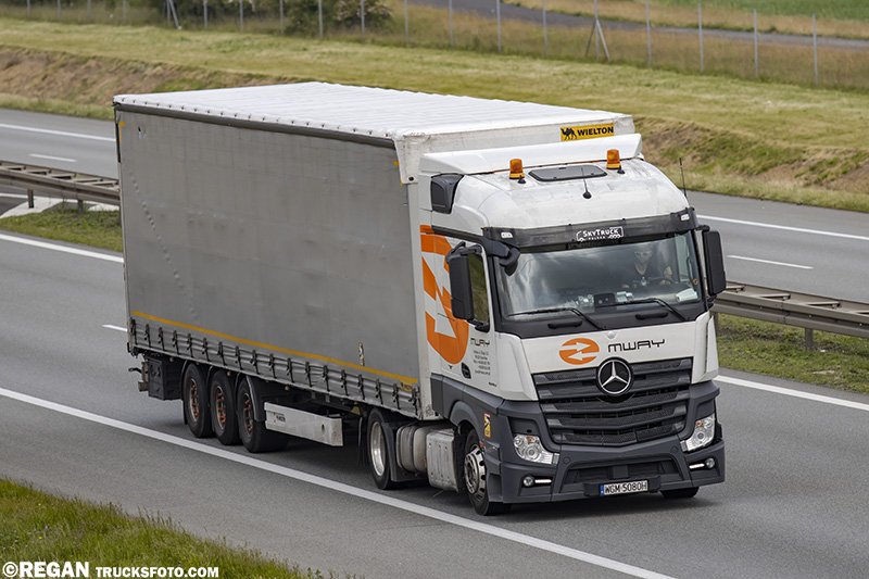 Mercedes-Benz Actros MP4 - MWay.jpg