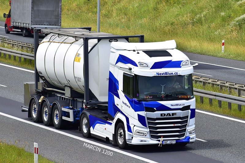 _DSC3821-crop-NextBlue-DAF XF.JPG