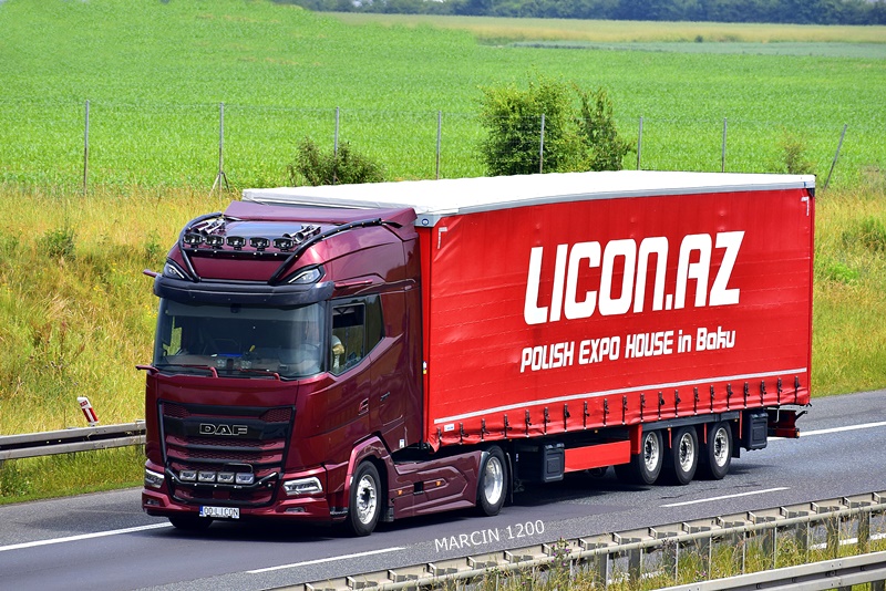 _DSC3827-crop-LICON-DAF 530 XG+ KRONE.JPG