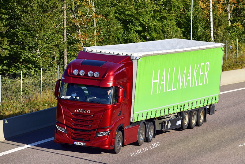 _DSC0045-crop-Hallmaker-IVECO S-WAY.JPG