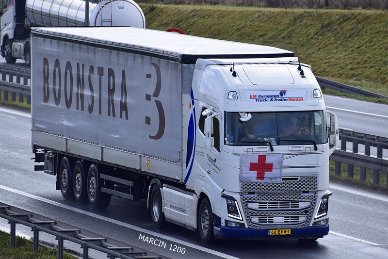 _DSC9913-crop-POMOC HUMANITARNA-VOLVO FH IV.JPG