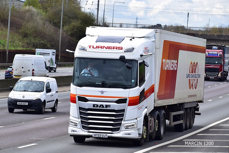 _DSC0733-crop-TURNERS-DAF XG.JPG