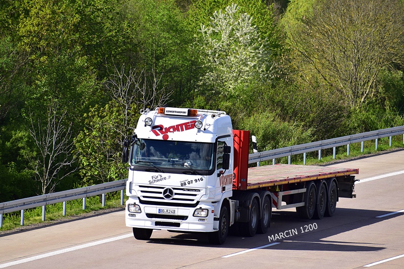 _DSC2713 RICHTER-crop-Mercedes-Benz Actros MP2.JPG