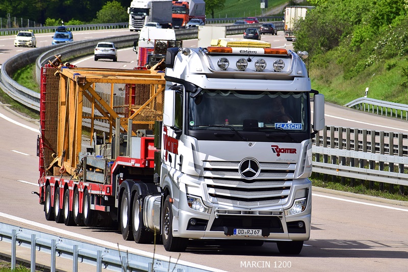 _DSC2734 RICHTER-crop-Mercedes-Benz Actros MP5.JPG