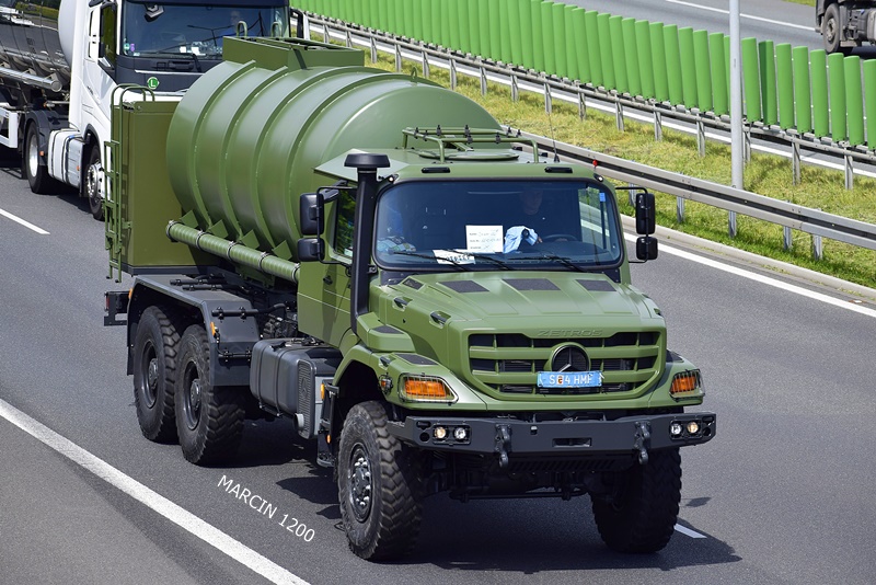 _DSC4092-crop-Mercedes-Benz Zetros.JPG