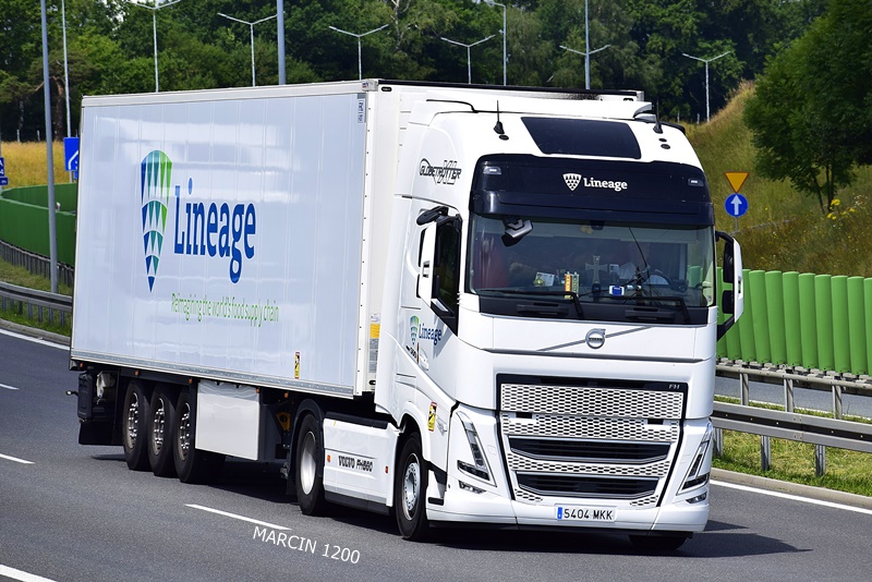 _DSC4118-crop-LINEAGE-VOLVO FH V.JPG