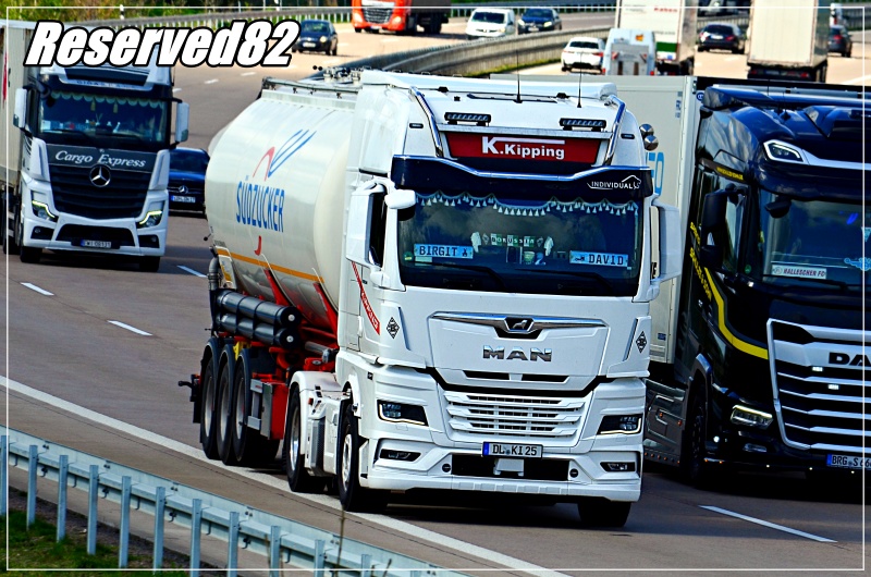 DSC_4889.JPG Kipping.JPG