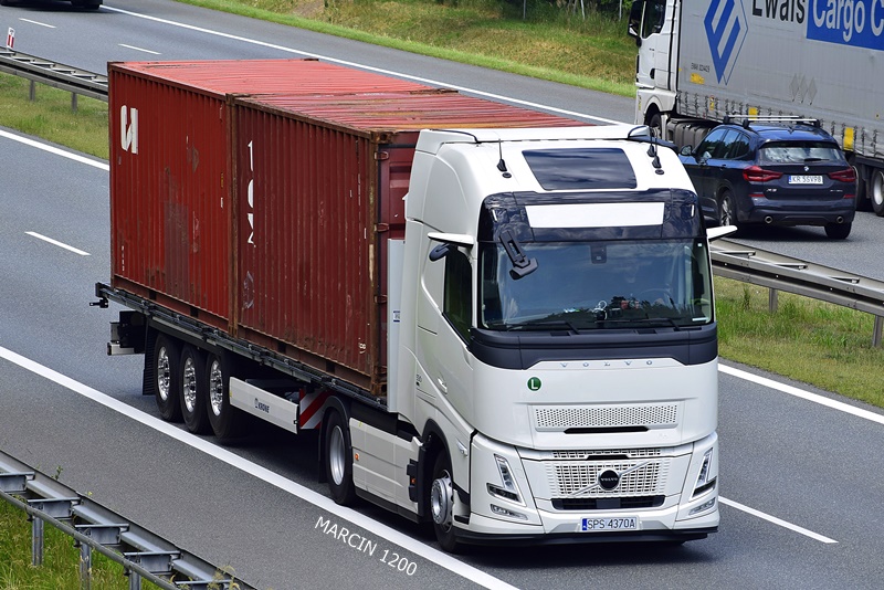 _DSC5069-crop-VOLVO FH AERO.JPG