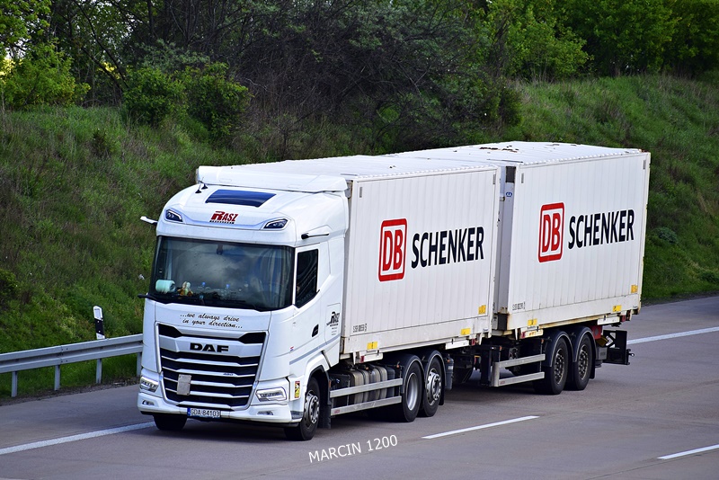 _DSC1569 RASZ-crop-DAF XG.JPG