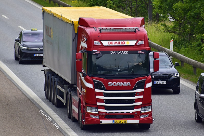 _DSC4718 DK-MILJO-crop-Dk-Miljo-SCANIA R520 V8.JPG