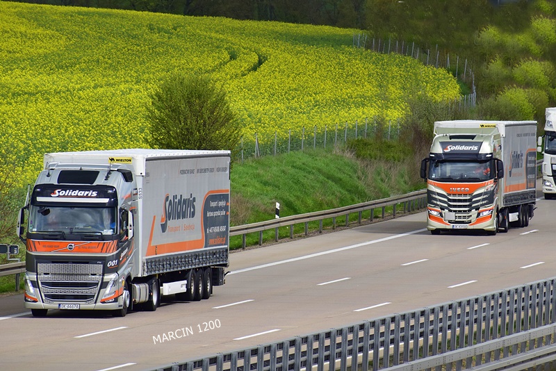 _DSC1896 SOLIDARIS-crop-VOLVO FH V-IVECO S-WAY.JPG