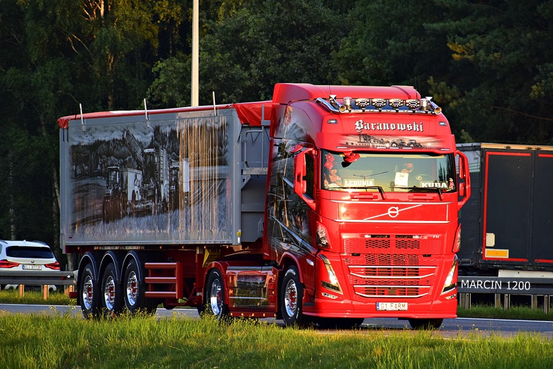_DSC5673-crop-BARANOWSKI-VOLVO FH V.JPG