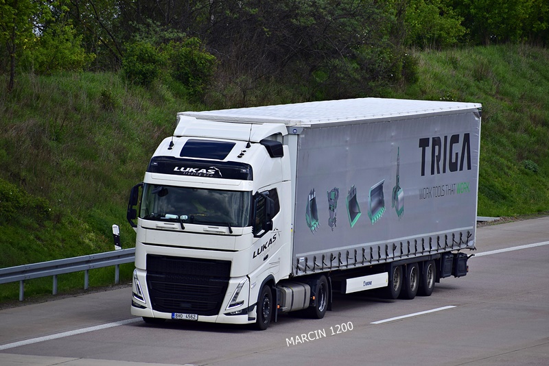 _DSC1974 LUKAS-crop-VOLVO FH V.JPG