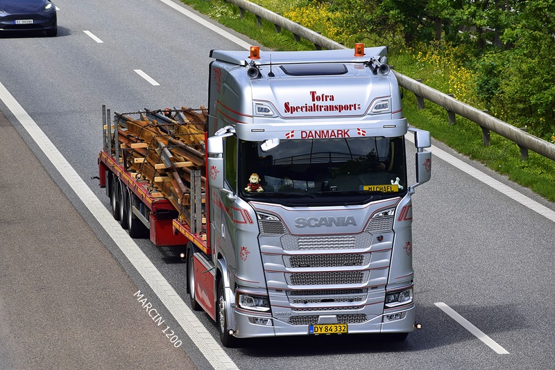 _DSC4604 TOFRA-crop-SCANIA S560.JPG