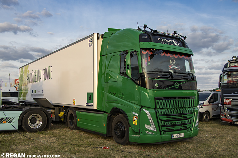 Volvo FH5 - Amplus KwaśniBiohaterowie.jpg