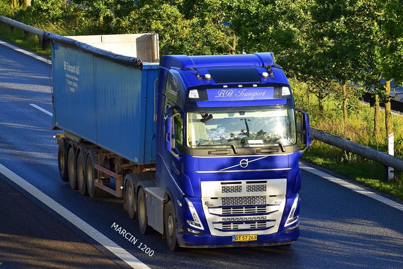 _DSC4180 BH TRANSPORT-crop-VOLVO FH V.JPG