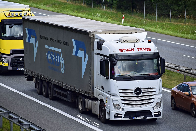 _DSC5867-crop-Istvan Trans-Mercedes-Benz Actros MP4.JPG