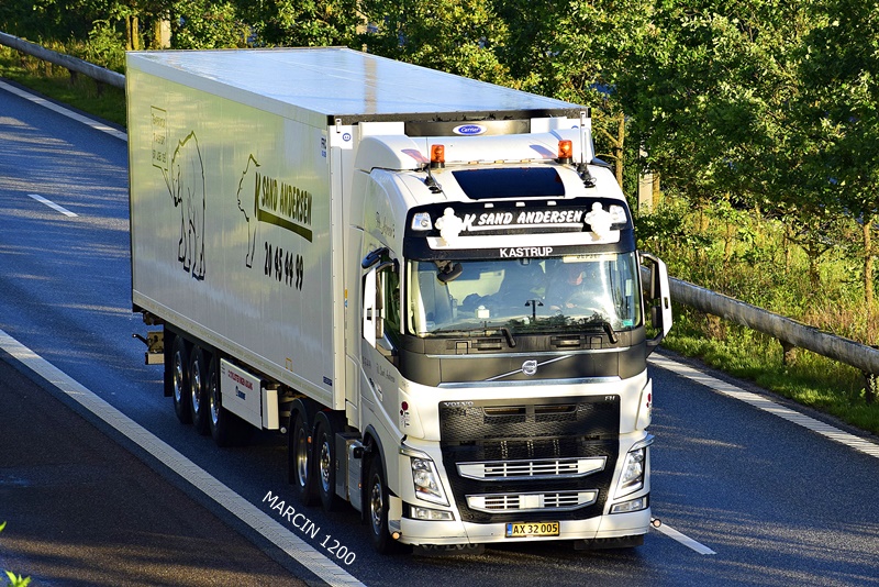 _DSC4177 KSAND ANDERSEN-crop-VOLVO FH IV.JPG