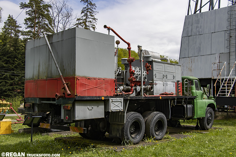 Tatra 148 agregat cementacyjny.jpg