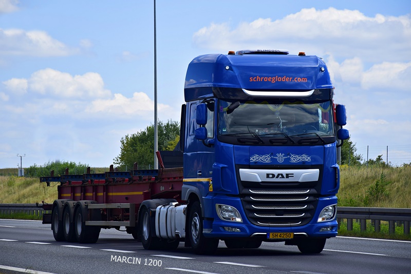_DSC6078-crop-Spezialtransporte Müller-schraeglader.com-DAF XF 106 II.JPG